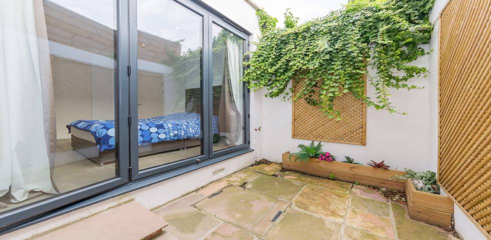 			2 Bedroom, 1 bath, 1 reception Apartment			 Cressy Road, HAMPSTEAD HEATH